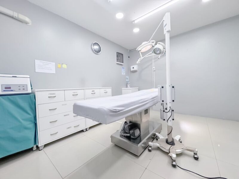 ห้องผ่าตัดปลอดเชื้อ บีพราวด์คลินิก แสดงความสะอาดและได้มาตรฐาน