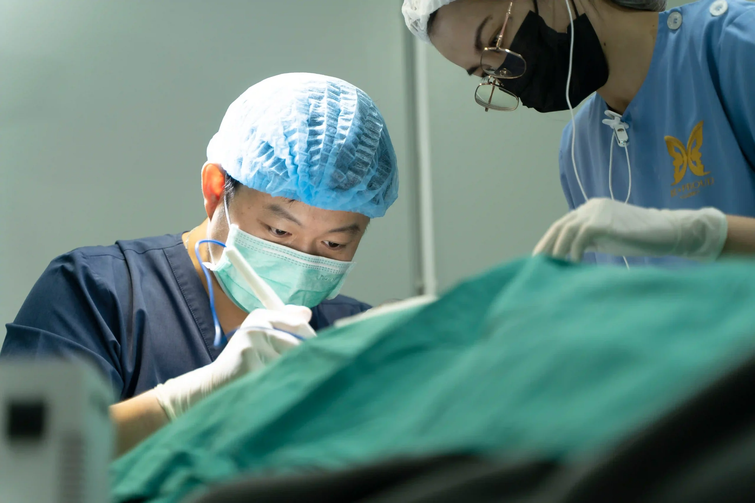 หมอปอนด์ ผ่าตัดวัดชั้นตา